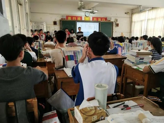 距离高考不到一百天，数学和物理依旧偏科，考上本科难不难？