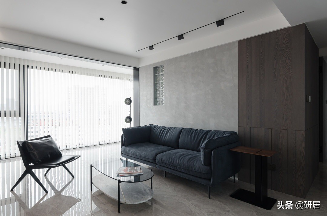 这对夫妻很理性，把家装成了简约风，没想到越是简单的装修越舒服