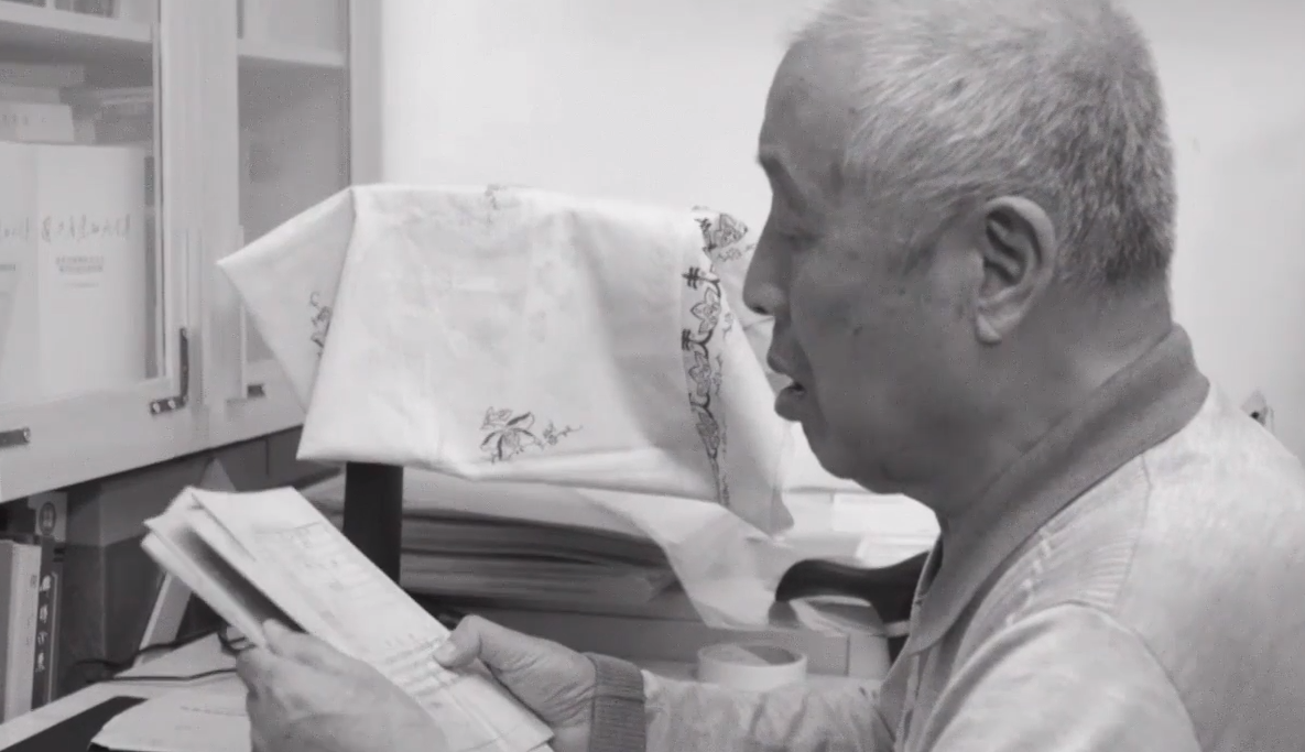 1996年山西一官员逛地摊，花3000元买84张旧纸，打开全是烈士证