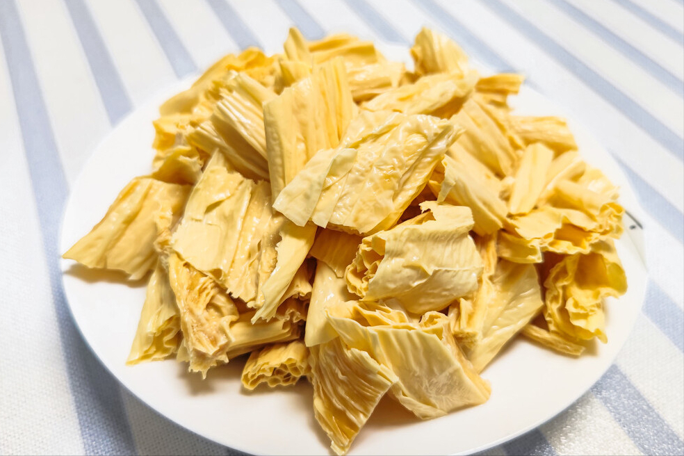 泡腐竹只懂加水，难怪泡不软有硬芯，教你2招，软而不烂有弹性