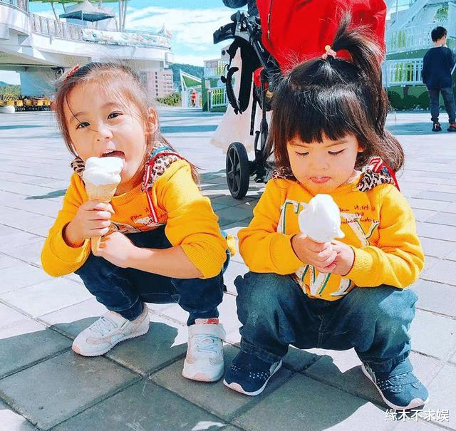 修杰楷掌镜为俩女儿拍照，呆萌波妞惹人爱，7岁咘咘是真漂亮