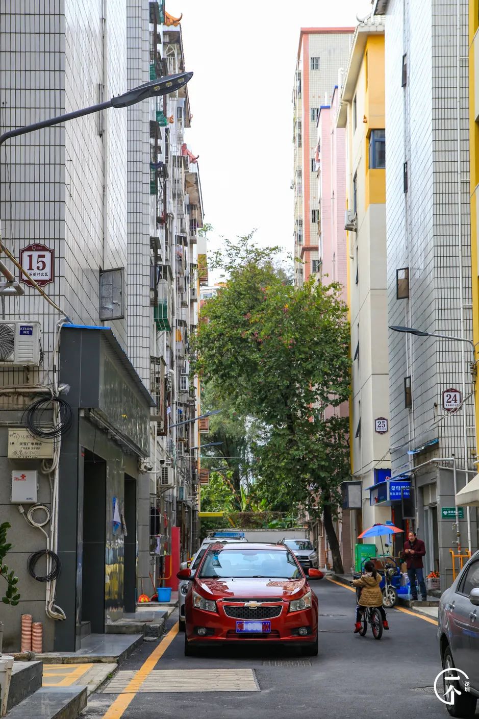 我在深圳富士康打工，月入5k，住30元旅館