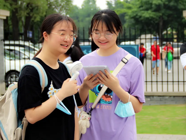 高考超长发挥的黑马，考上名校后咋样了？过来人表示1个字“累”