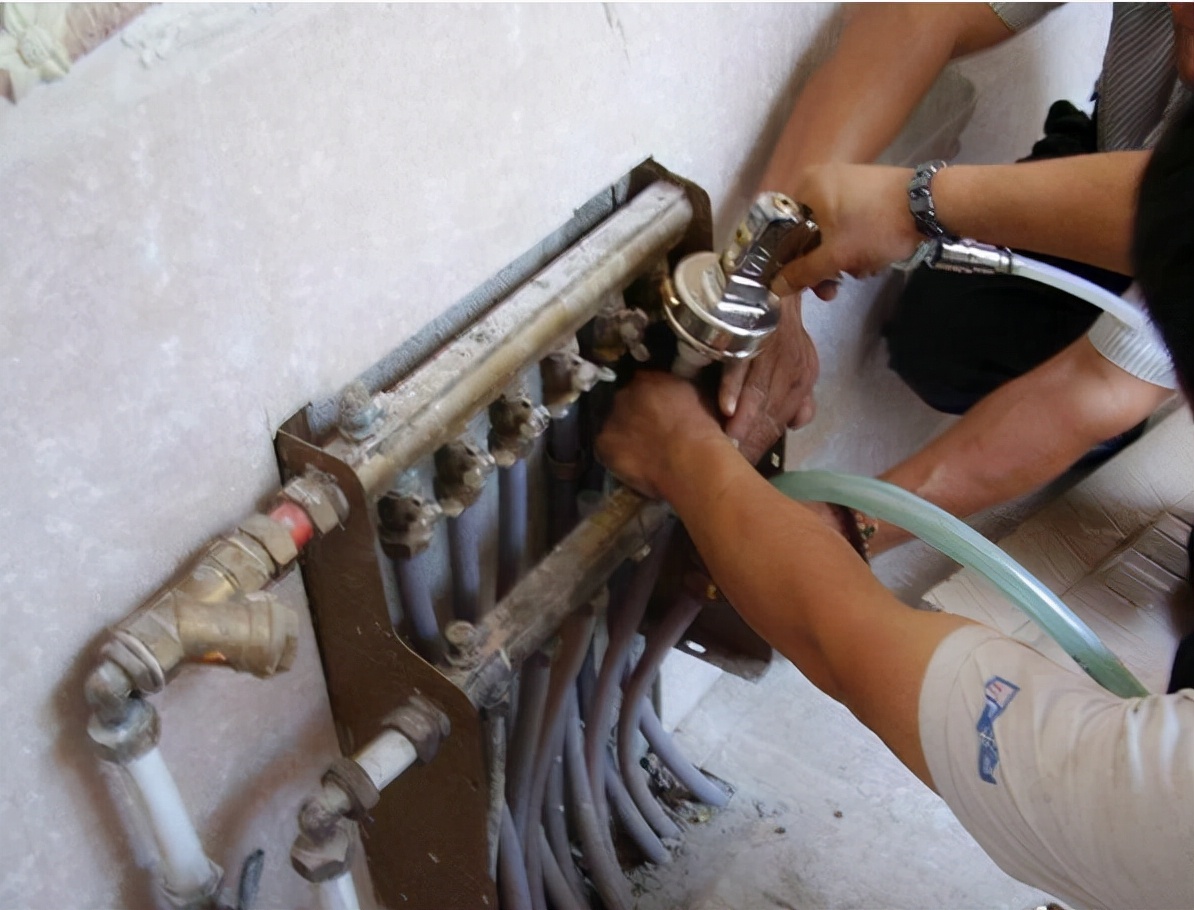 地暖全年都可以清洗,但是最好的清洗时间是在停止供暖之后,将在加热