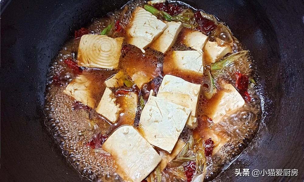 我家最馋豆腐的这种做法，制作简单，出锅葱香浓郁入味，下饭解馋