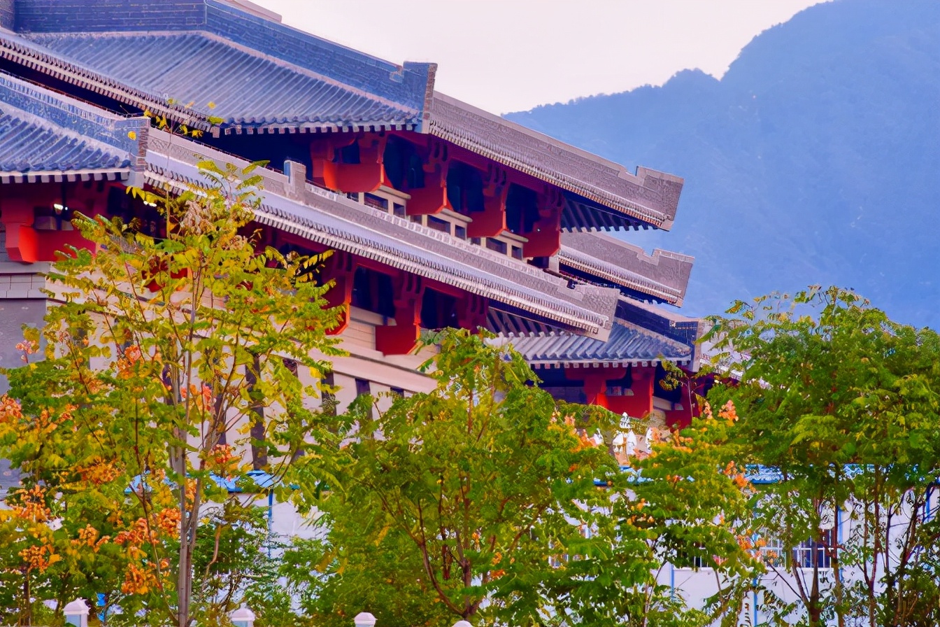 高颜值！陕西这所高校位于特大城市，占地4300亩！网友：风景绝美