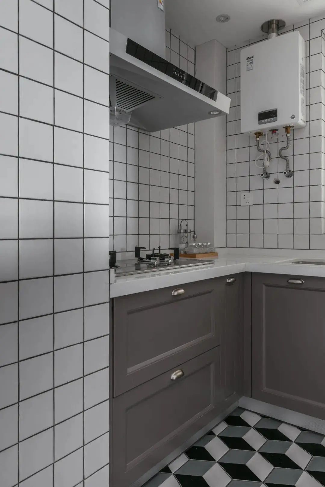 80㎡二房，花5W爆改成浪漫轻奢风的一居室，实用性更强，颜值更高