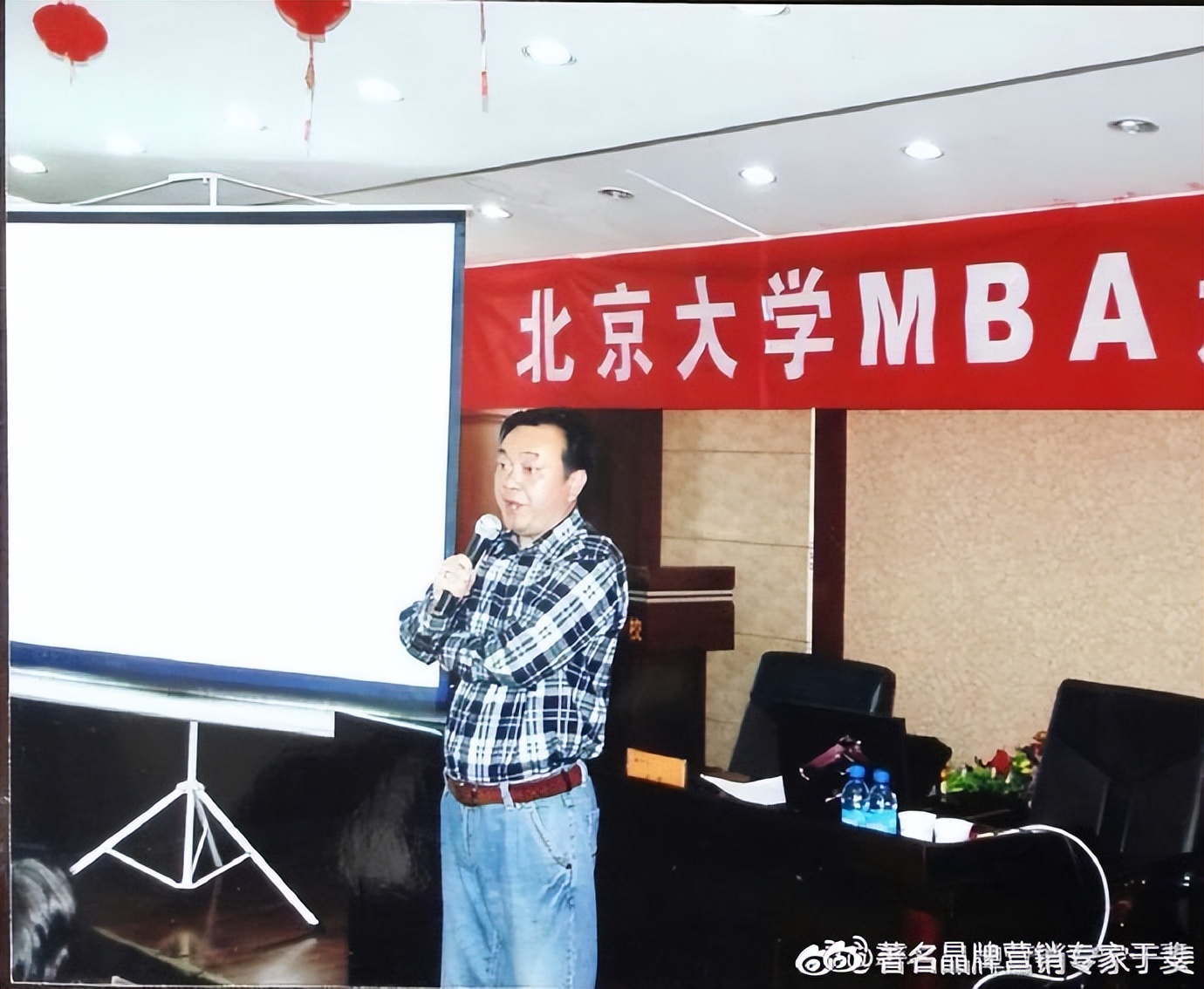 于斐老师谈：面对降薪裁员，如何打造你的职场“护城河”？