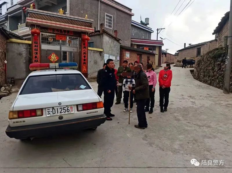 老人迷路蹒跚40公里 民警及时暖心救助