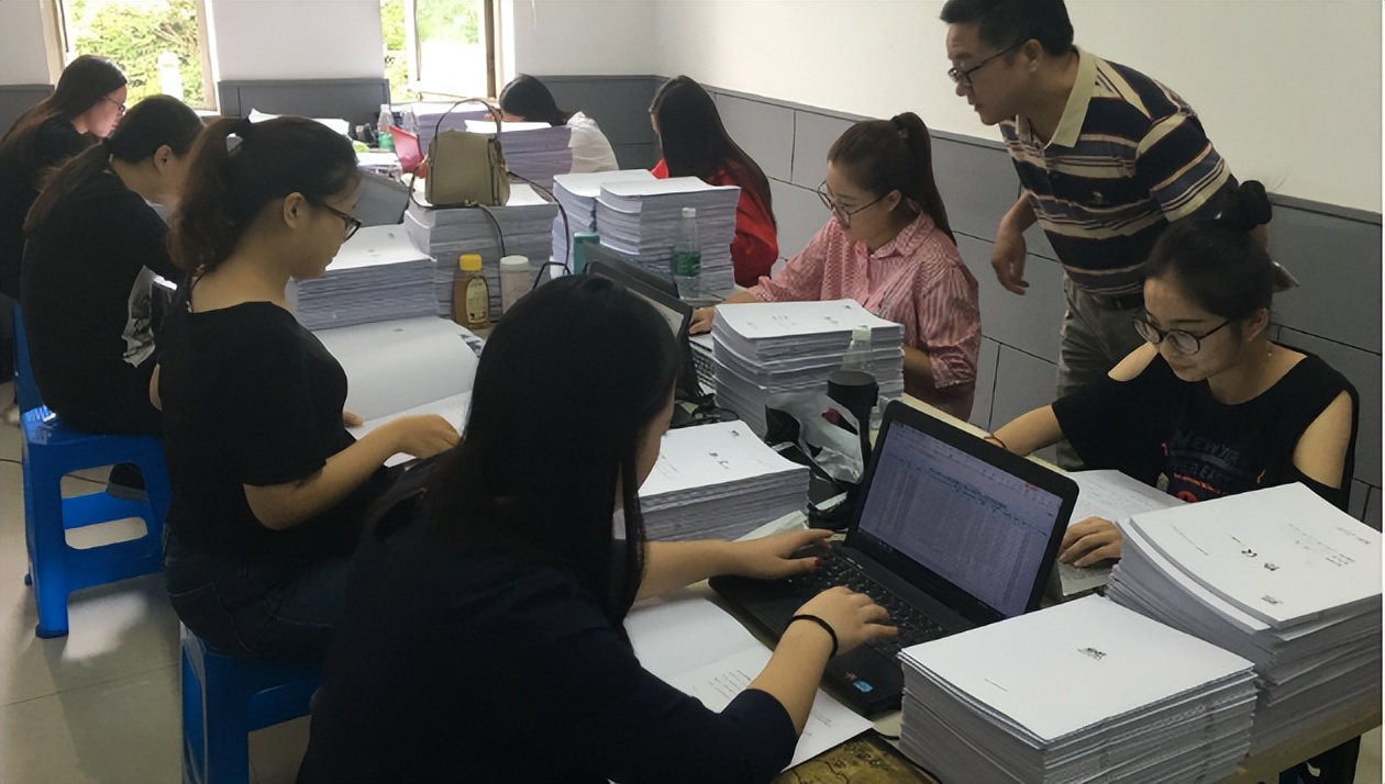 清华大学宣布本科取消会计专业，引网友热议：会计行业不行了？