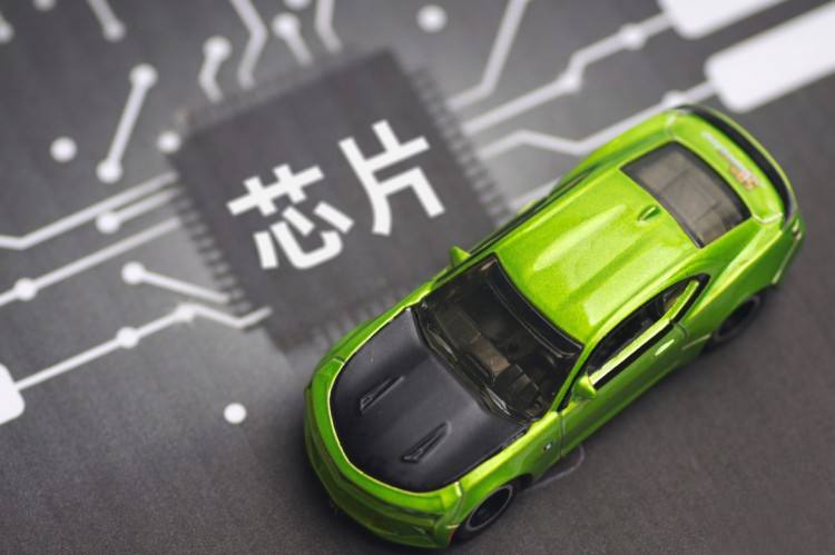 车企频现延迟交付，这个锅应该谁来背？