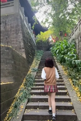 成都龙泉山爬山入口在哪里(在成都市，大家都知道龙泉山是个爬山锻炼身体的好地方)