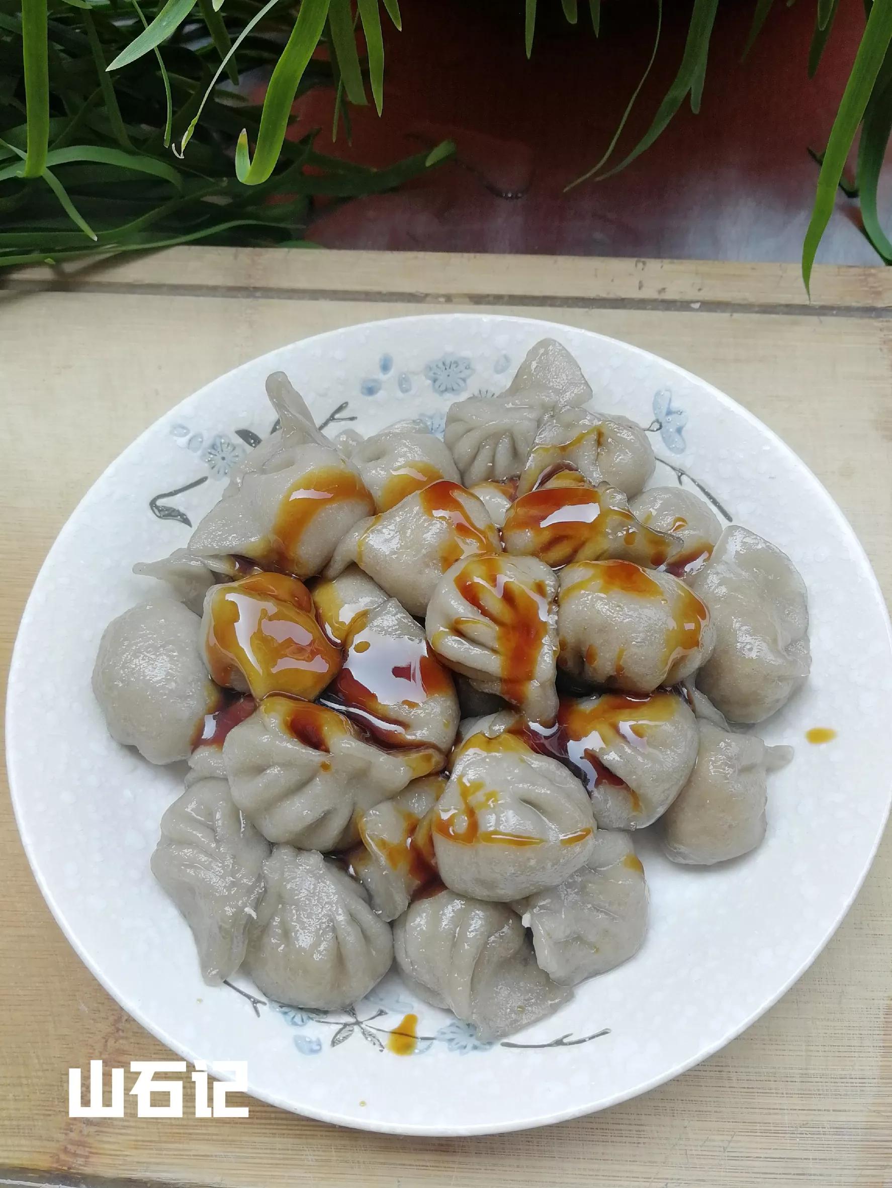 注意:压薯粉饺子皮只能用手摇的,电动的不能用.