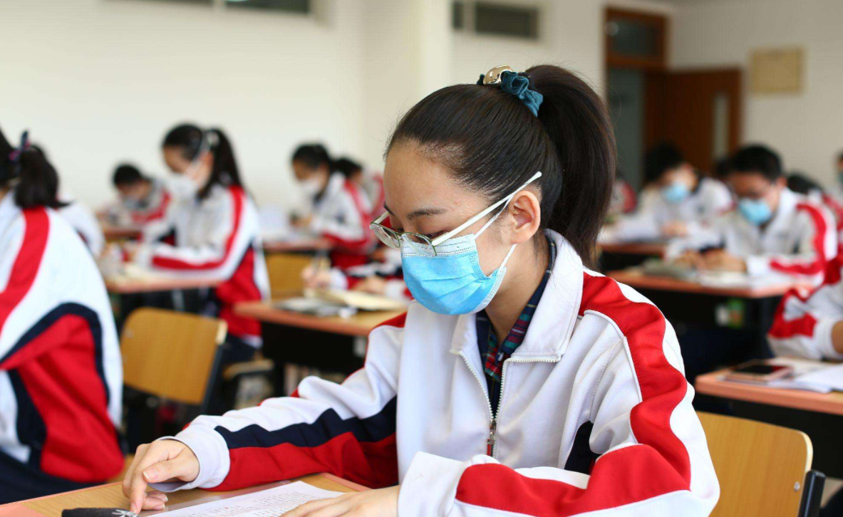 高中生用化学元素写春联，学渣看了不认识，难道这就是学霸的世界
