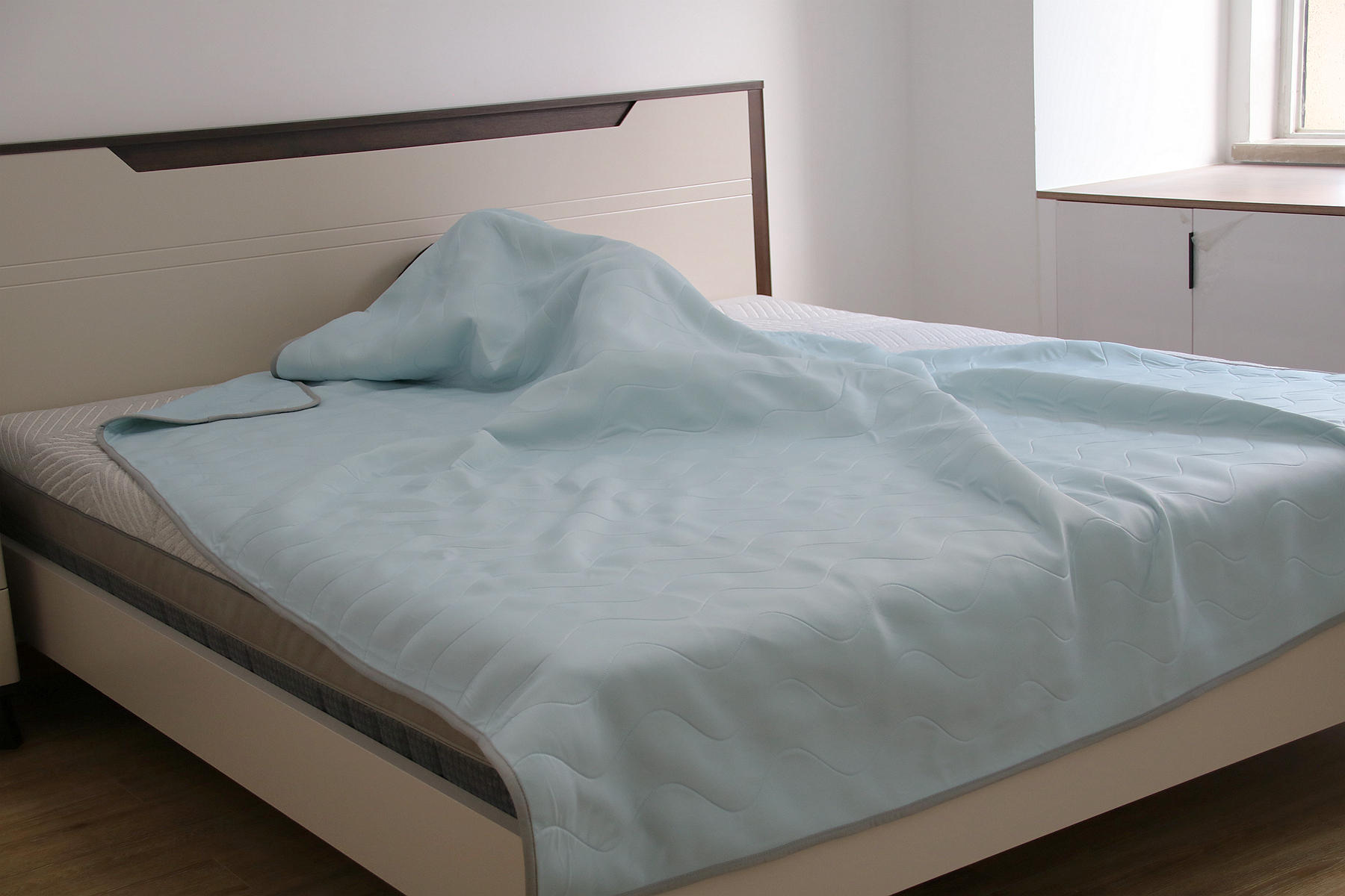 小米生态链企业8H推出夏日床上黑科技产品，两面属性对应不同需求