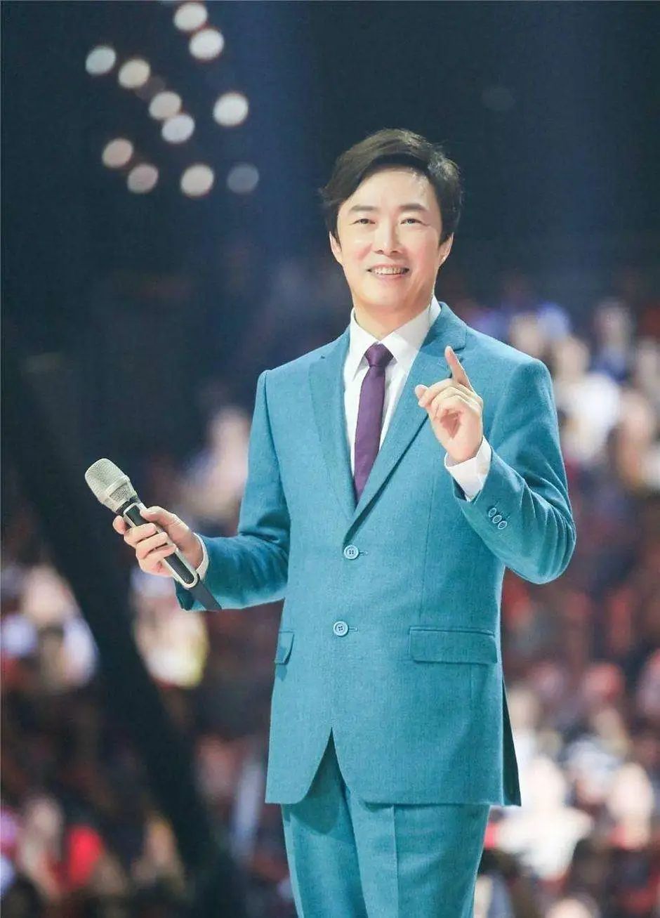 5位年过半百单身无子的男明星：周星驰让人遗憾，张信哲为情所伤