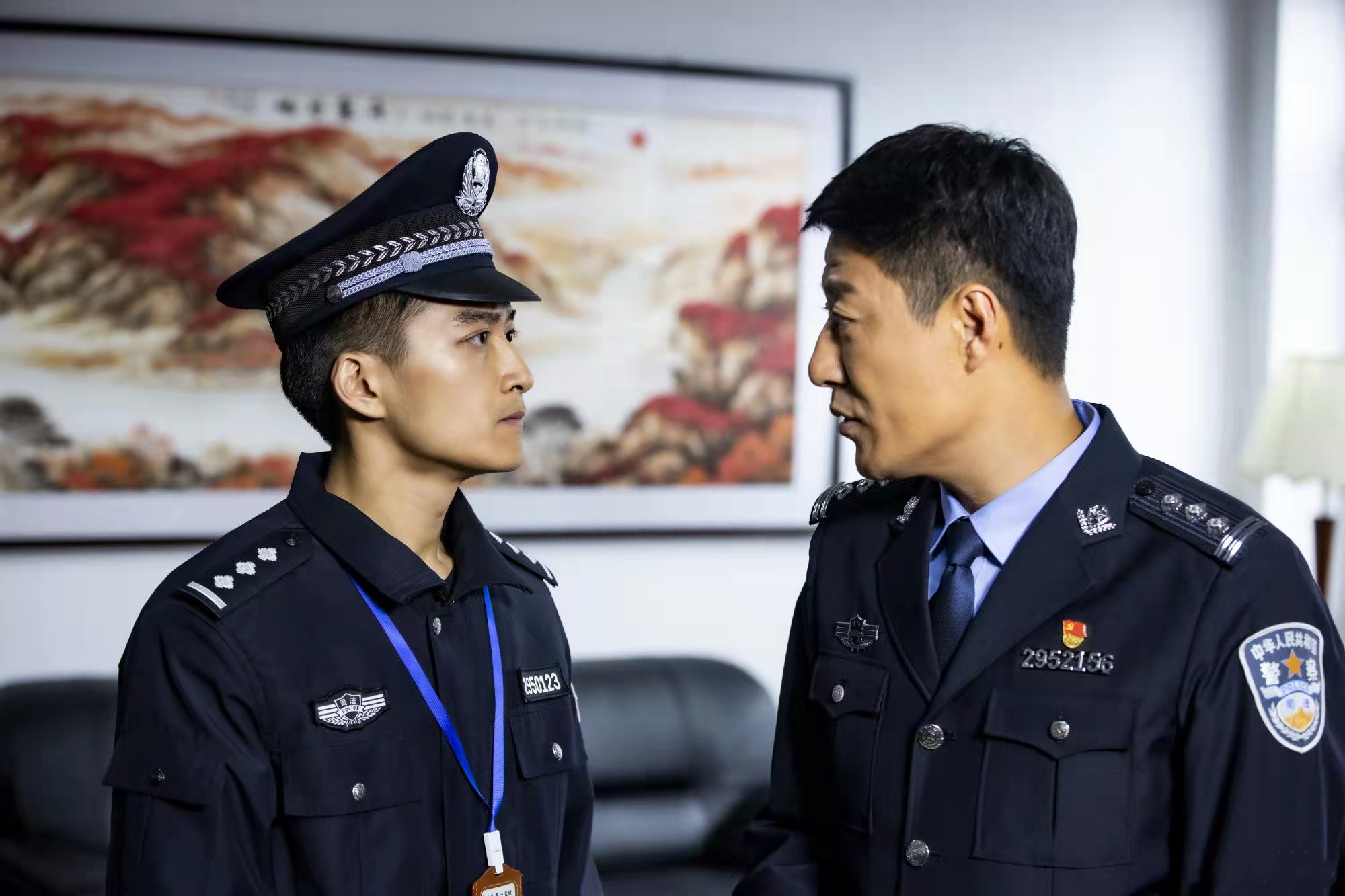 《人世间》三兄妹少年演员背景揭密，少年秉昆还演过装台、山水情