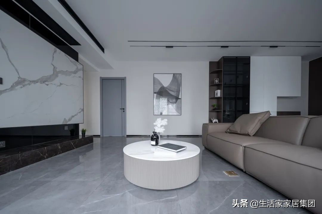 实景案例：135㎡现代简约家，全屋空无一物，其实暗藏实用设计