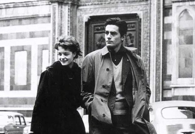 法国第一美男阿兰﹒德龙，多次背叛茜茜公主，今87岁在家建36块墓