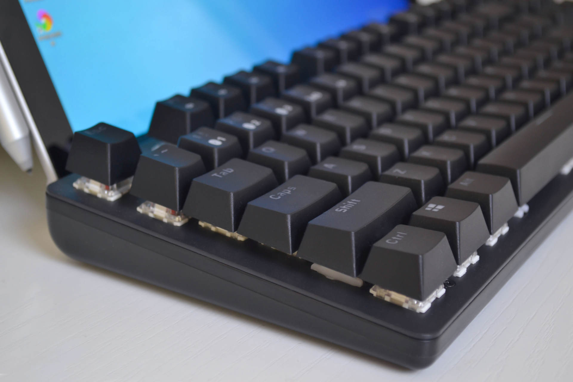 性价比满足妹子需求 雷柏V500PRO三模机械键盘