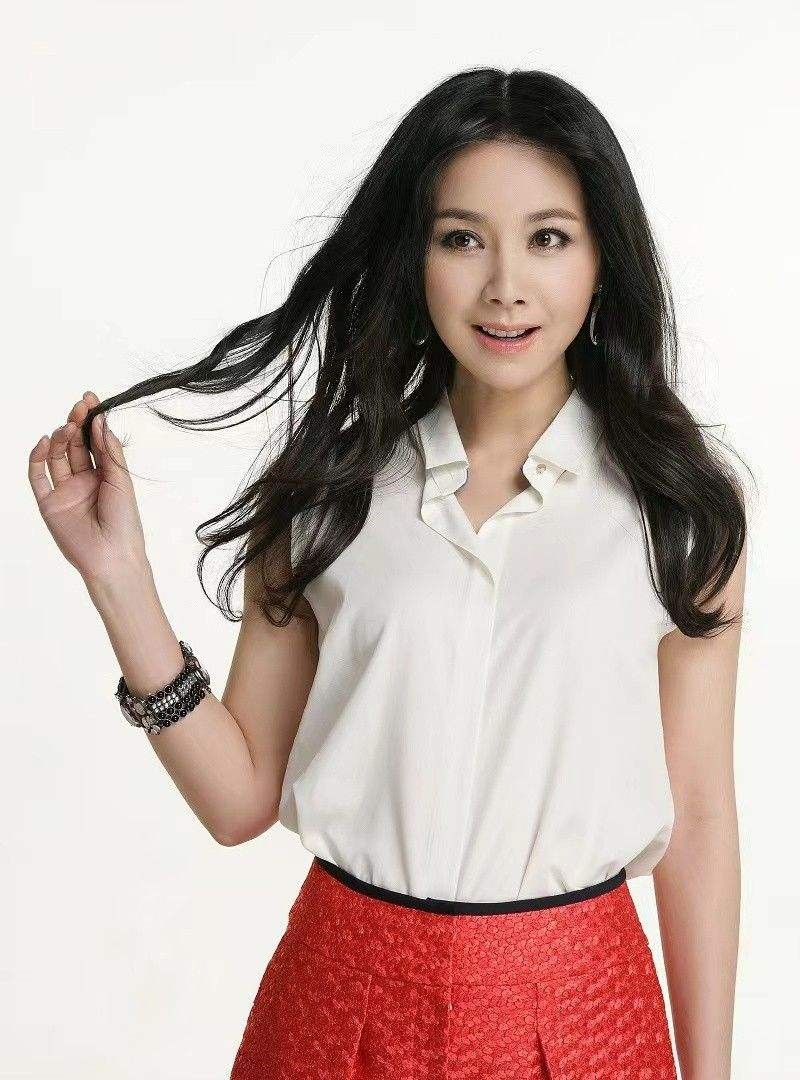 有人选择在娱乐圈硬混，有人选择保家卫国，同是星二代差距还挺大