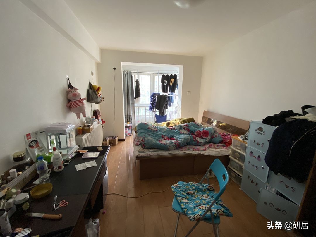 暗黑跑道房成功逆袭：70㎡老破小重改造，现在的家温暖浪漫很治愈