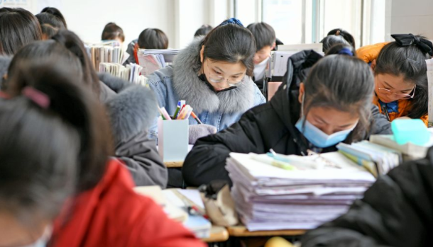 河南女神童：14岁参加高考，750分考进清华，毕业后留美不愿回国