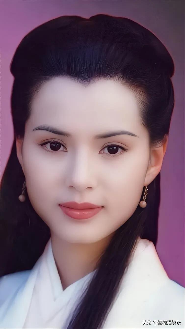 当李若彤遇到刘亦菲时，两大女神，谁的小龙女更美一筹？