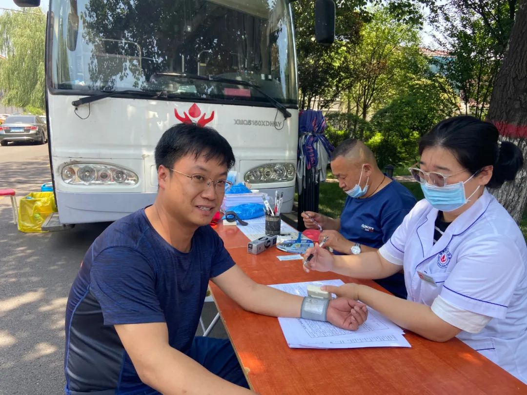 韩城龙钢综合服务公司组织开展无偿献血活动
