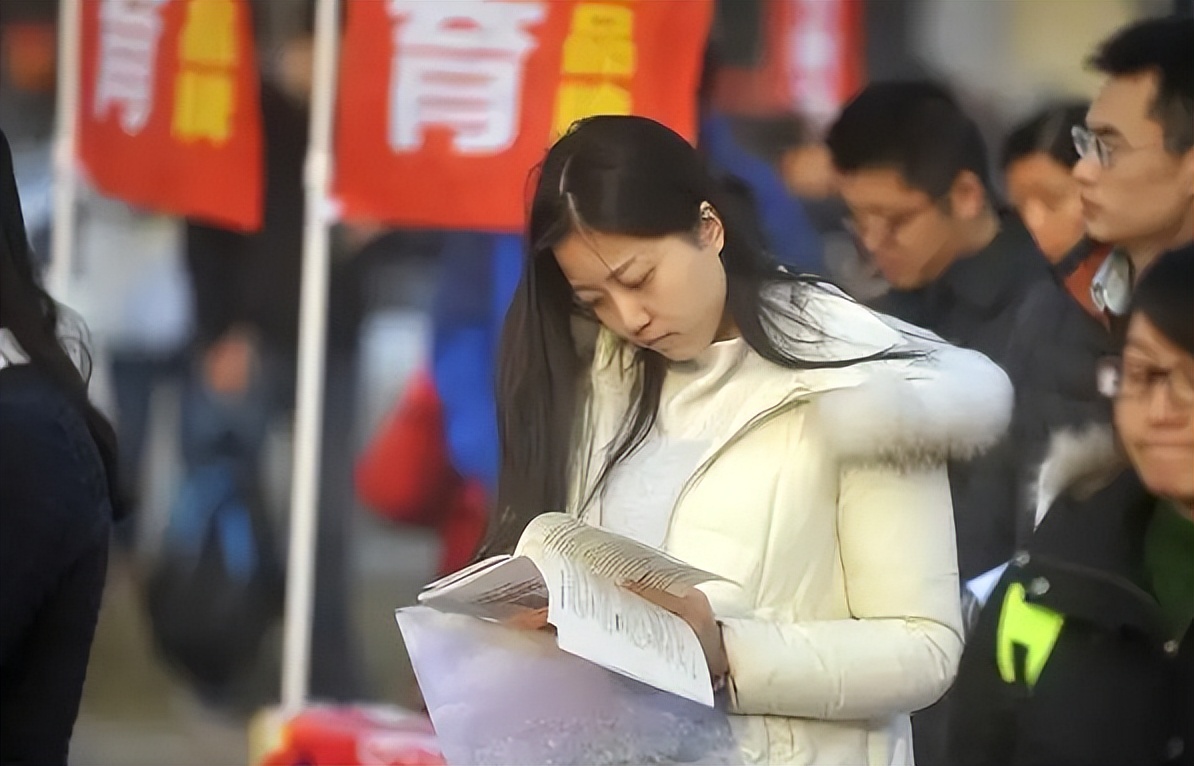 北京朝阳区街道城管学历走红，竟是北大女博士，或许是为北京户口