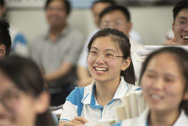 “双料学霸”赵今麦笔记曝光，高中三年拍戏9部，专业课成绩97.8