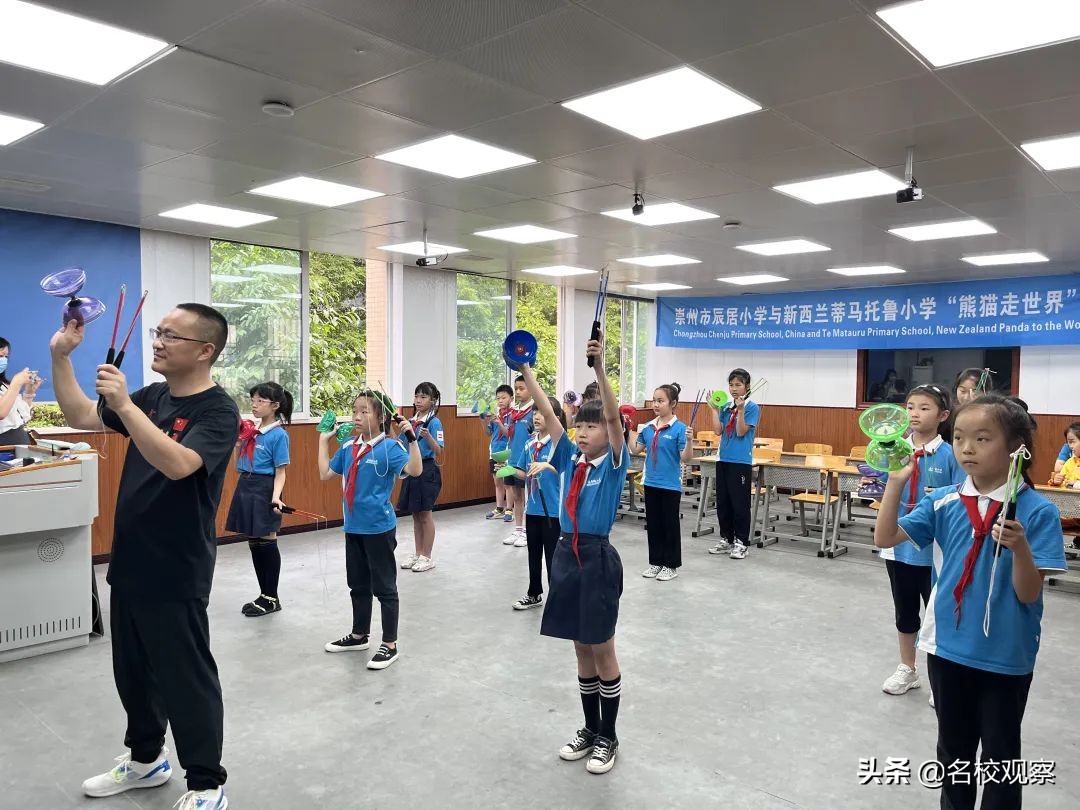 崇州市辰居小学:“空竹”舞进新西兰(图2)