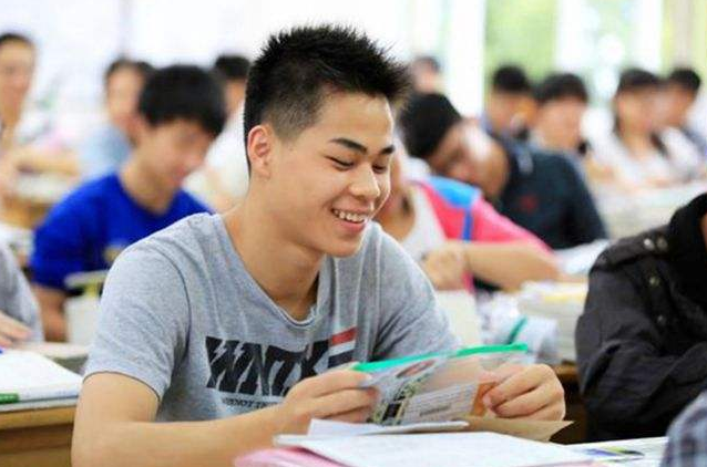 如果家里没人脉、没背景，尽量不要选这3个专业，实现就业很难