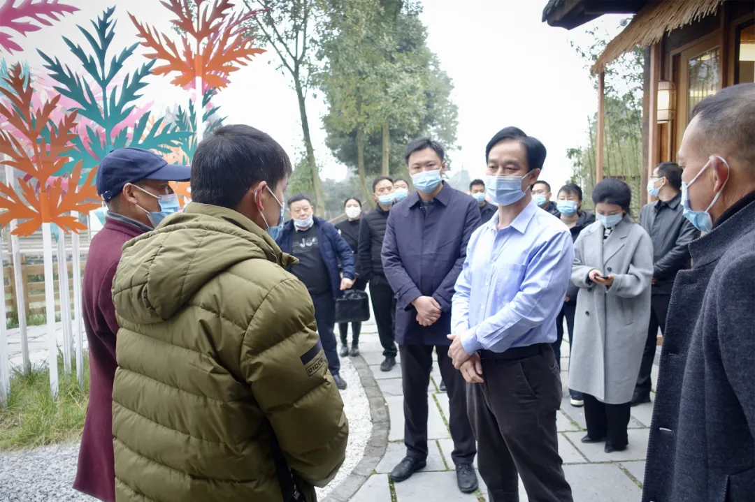 蒋蔚炜在石羊镇调研，强调要发挥中医药产业优势，全面推进乡村振兴