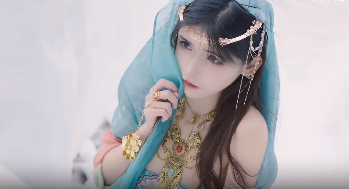 百万粉丝的“狗头萝莉”晒穿搭视频却被喷“茶艺大师”