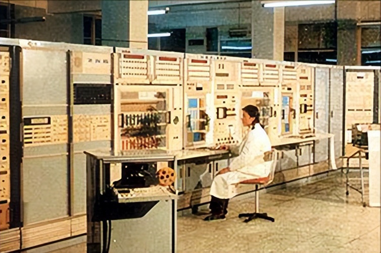 来，我给你介绍：互联网的起源！涨知识