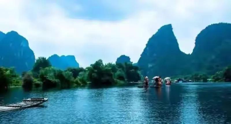 小时候，我尤为讨厌我的父母我的家