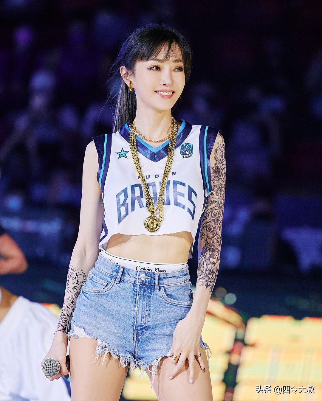 别说不科学!谢金燕少女外貌 腹肌,多项冻龄法则超自律