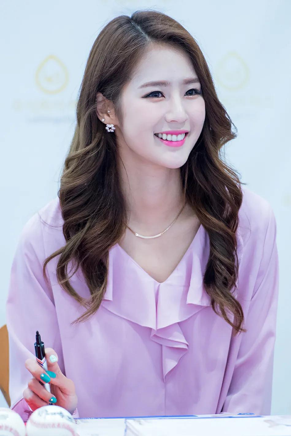 乐天拉拉队长朴基良高清图片：粉丝签名会（第2期）