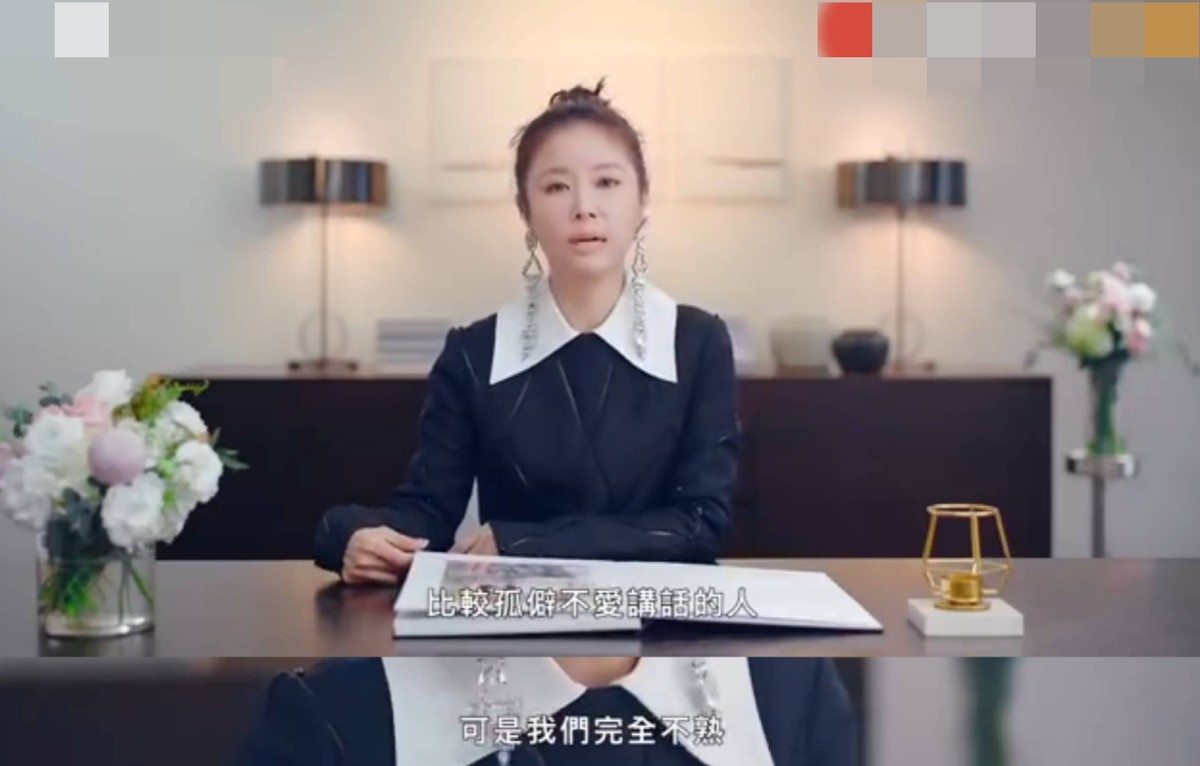 霍建华与友人聚会喝红脸，紧搂林心如好甜蜜，久未露面发福不少