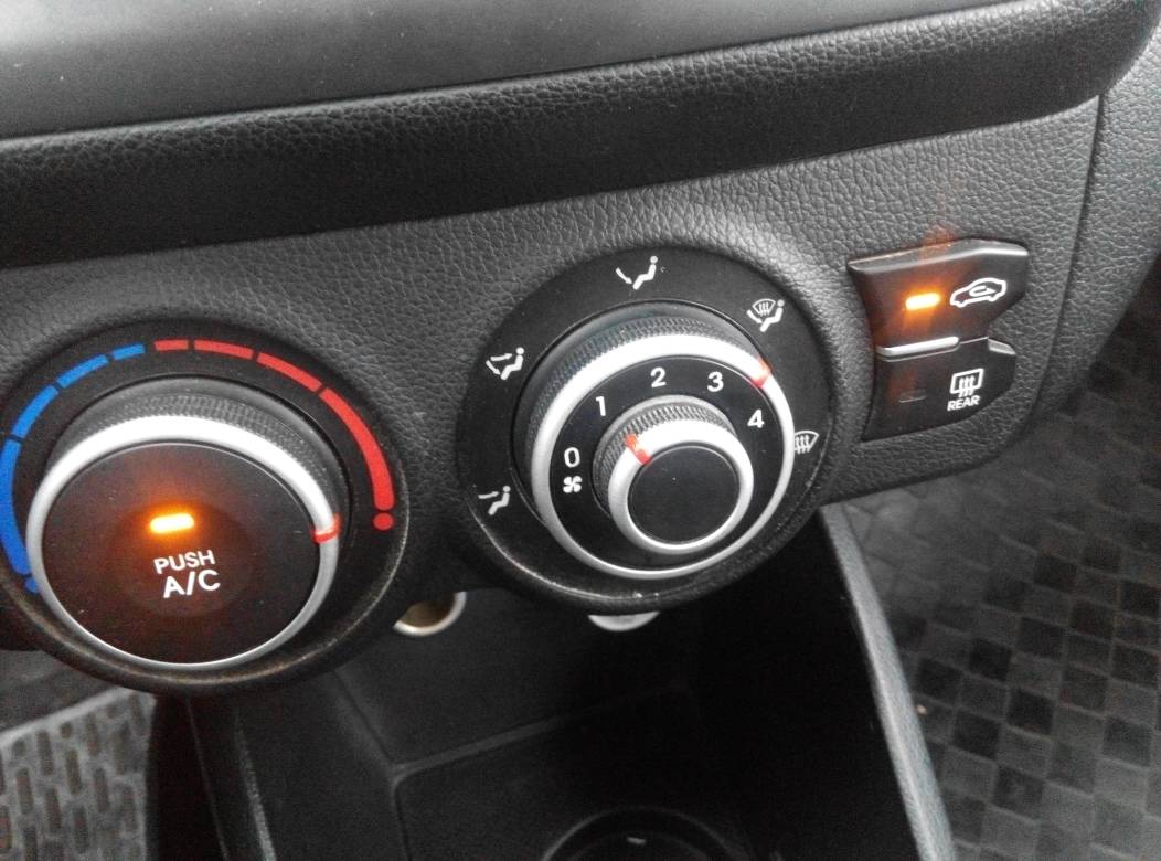 汽车开暖气需不需要按下A/C键？老司机教你空调的正确使用方法