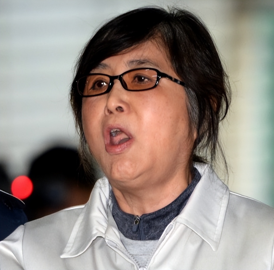 崔顺实:曾经韩国"幕后总统",操控朴槿惠40年,美国都