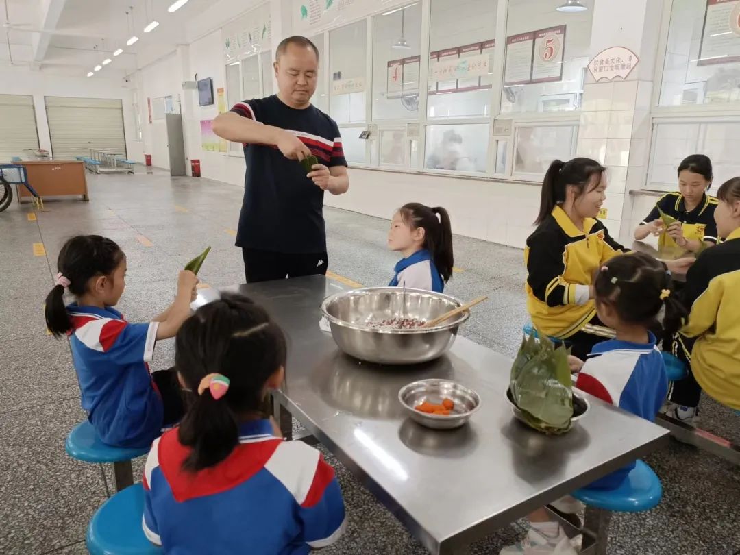 我爱中国节，端午名粽香——记黄龙溪学校劳动教育主题实践活动