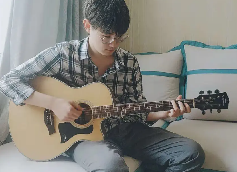 大学生喜从天降，将首次迎来“超长暑假”，部分高校放假时间已出