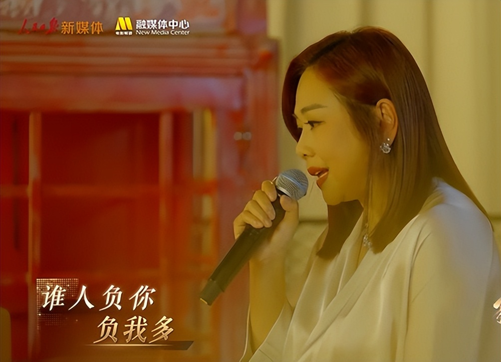 把周星驰和成龙安排在一起，导演用心了，港风女神把歌会推向高潮