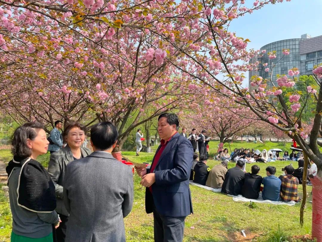 汉口学院：鸟语花香迎春归 诗情画意游诗会（多图）