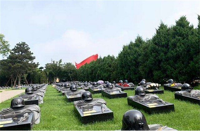 山西大学法学院（八宝山的一座无名墓）