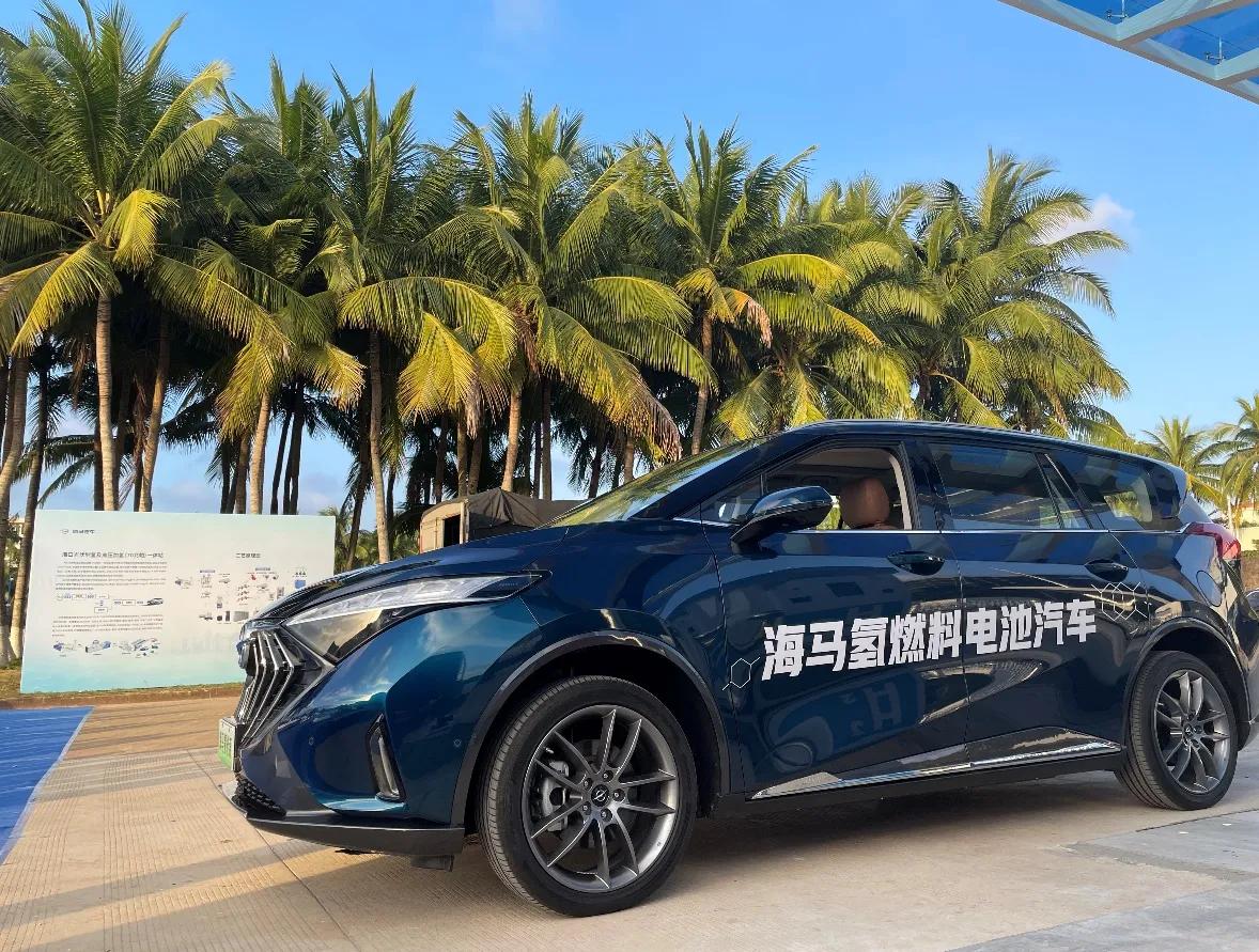 海马汽车换道超车，海口光伏制氢高压加氢一体站落成