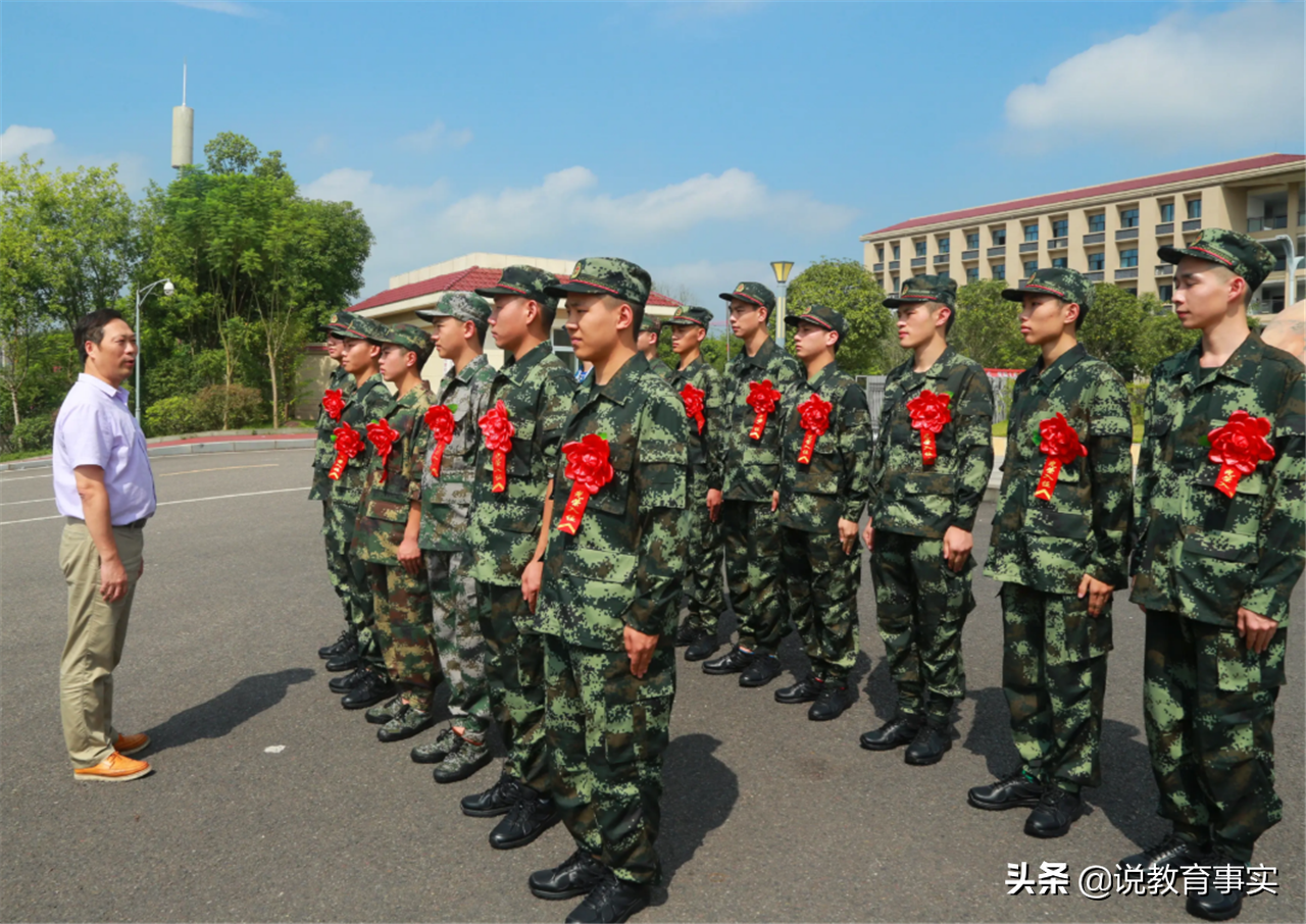 学生月考成绩200分左右，高考后该怎么办？四大选择前程似锦