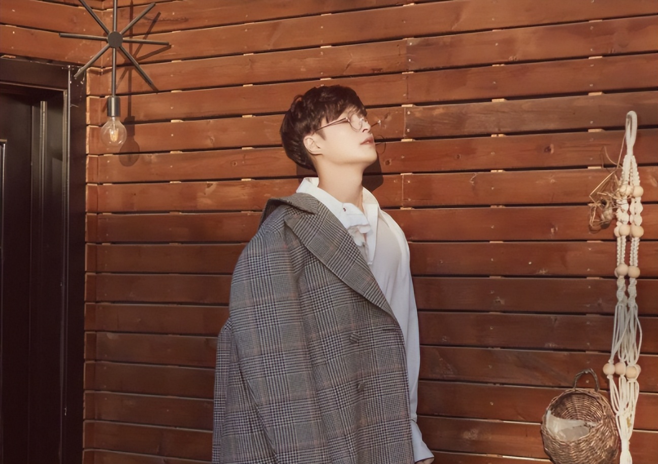 不是张艺兴不真实，而是他这么多年都把时间花在自己的唱跳事业上